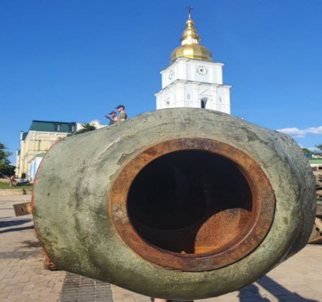 "Война і мір" Толстого йде з шкільної програми в напрямку русского корабля. Чому це важливо?