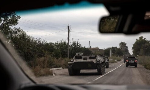 В п'ятницю росіяни бігли будь-яким способом - на вкрадених велосипедах, переодягнені у місцевих жителів - Washington Post