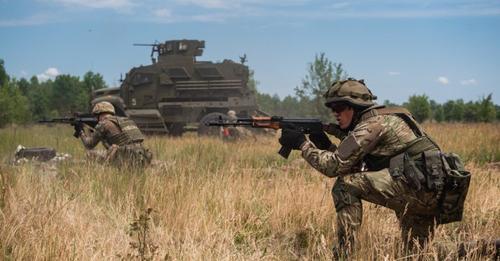 "Щодо битої західної техніки, фото і відео якої широко полилися z-каналами в перші дні нашого наступу" - Кирилл Данильченко